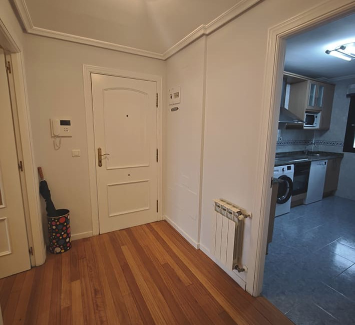 Estupendo piso amueblado en la zona de La Pereda